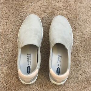 DR SCHOLLS SIZE 9.5 💙 super comfy sip on shoes